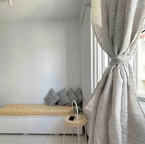 Budget 2 Bedroom With Free Parking Near Naia * Manila