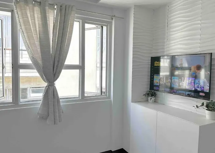 Budget 2 Bedroom With Free Parking Near Naia Apartamento *